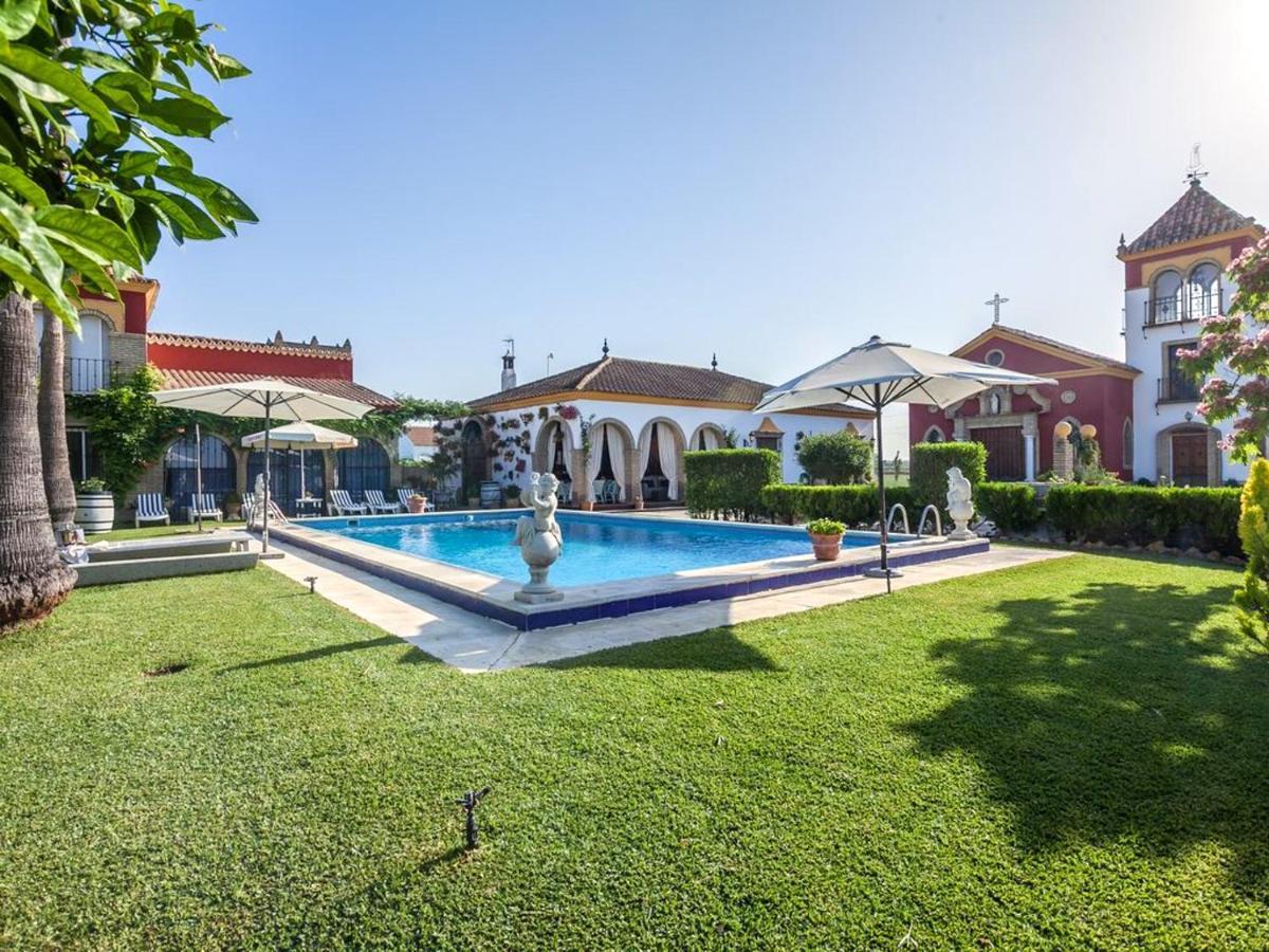 Sunny Villa Near Los Palacios Y Villafranca With Private Pool Экстерьер фото